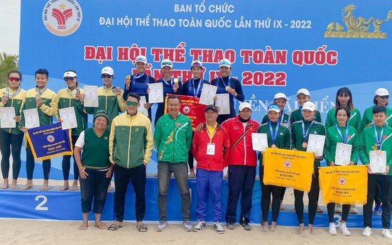 Đội Bóng chuyền bãi biển Sanvinest Khánh Hòa giành Huy chương vàng ở 2 nội dung nam và nữ tại Đại hội Thế thao toàn quốc năm 2022