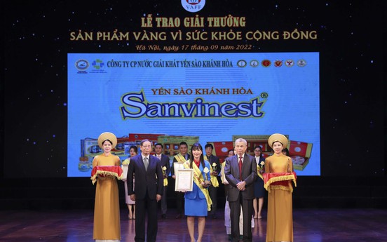 Công ty Cổ phần Nước giải khát Yến sào Khánh Hòa nhận Cúp vàng vì sức khỏe cộng đồng