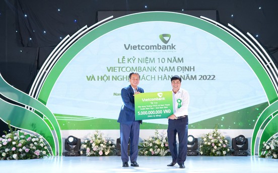 Vietcombank trao 5 tỷ đồng xây dựng trường học tại Nam Định