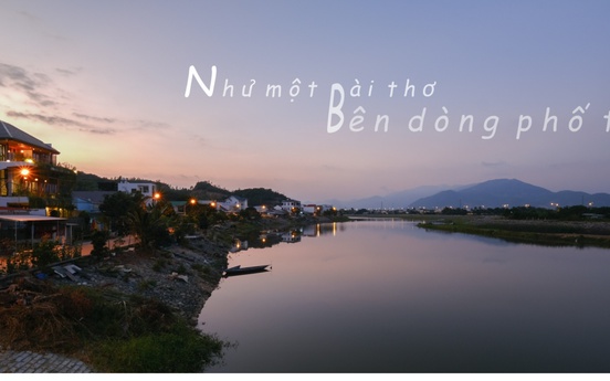 Ngôi biệt thự đẹp như một bài thơ bên dòng sông phố thị