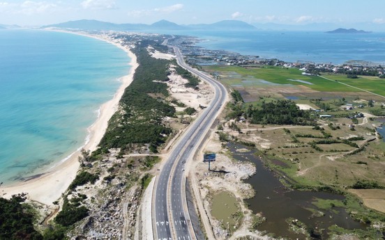 Khánh thành tuyến đường ven biển, tạo động lực phát triển KKT Vân Phong