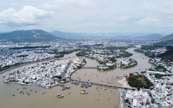 Phát triển không gian đô thị khu vực ven sông tại Nha Trang