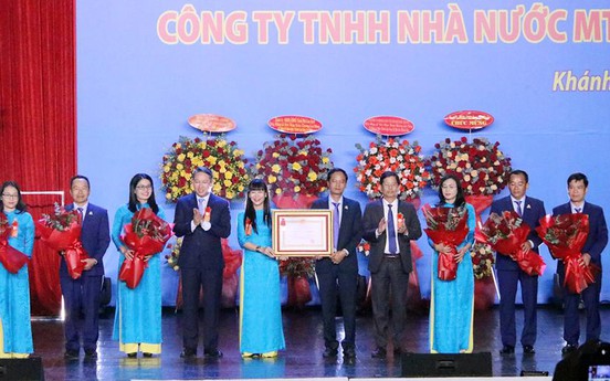 Yến sào Khánh Hòa nhận Huân chương Lao động và kỷ niệm 32 năm thành lập