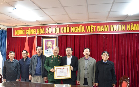 CLB thiện nguyện Ấm Tình Yêu Thương nhận bằng khen của Hội Hỗ trợ gia đình liệt sĩ Việt Nam