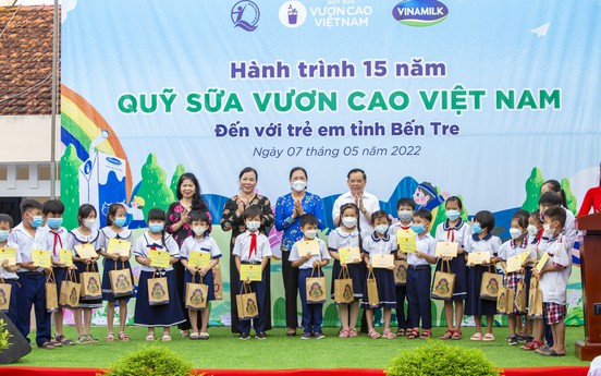 Vinamilk khởi động hành trình năm thứ 15 của Quỹ sữa Vươn cao Việt Nam 