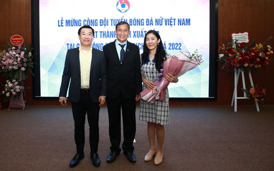 Vinamilk thưởng nóng 1 tỷ đồng khích lệ thành tích xuất sắc của tuyển bóng đá nữ