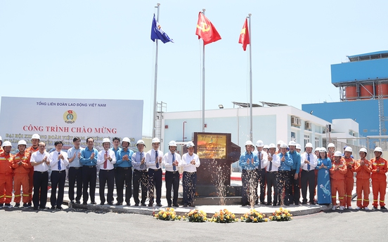 Gắn biển công trình Trạm biến áp 500kV Vân Phong và đấu nối Chào mừng Đại hội XIII Công đoàn Việt Nam nhiệm kỳ 2023 - 2028