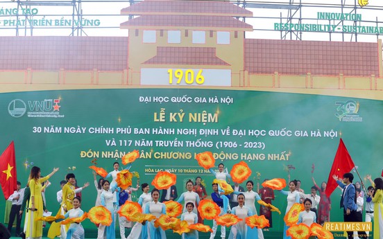 Đại học Quốc gia Hà Nội nhận Huân chương Lao động hạng Nhất