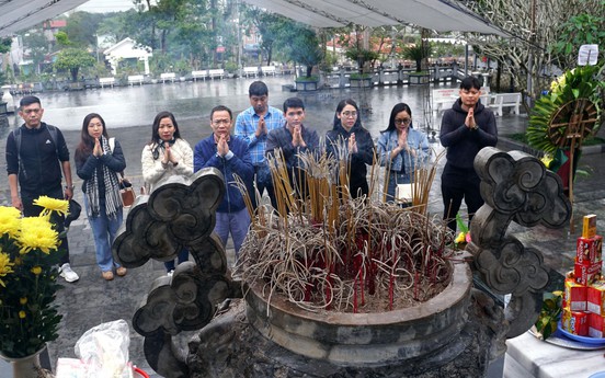 Cán bộ, phóng viên Tạp chí điện tử Bất động sản Việt Nam viếng nghĩa trang Liệt sĩ Quốc gia Vị Xuyên