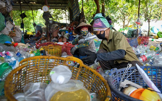 Ứng Hoà - Hà Nội: Cư dân thôn Xà Cầu khổ vì rác
