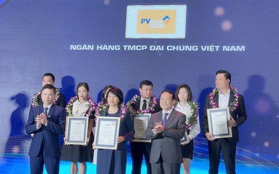 PVcomBank vinh dự trong Top 500 doanh nghiệp tăng trưởng nhanh nhất Việt Nam năm 2021