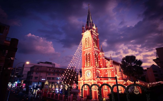 Tân Định, “nhà thờ hồng” rực rỡ Giáng sinh