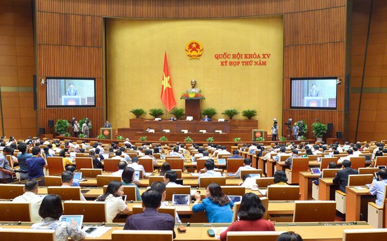 Quốc hội giám sát tối cao việc quản lý thị trường bất động sản và phát triển nhà ở xã hội