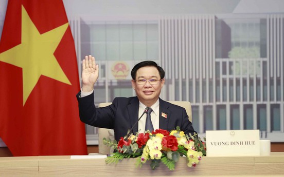 Chủ tịch Quốc hội Vương Đình Huệ hội đàm trực tuyến với Ủy viên trưởng Nhân đại toàn quốc Trung Quốc Triệu Lạc Tế