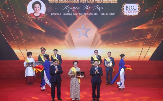 Phó Chủ tịch thường trực HĐQT SeABank được vinh danh  Top 10 Doanh nhân tiêu biểu nhất Việt Nam năm 2022