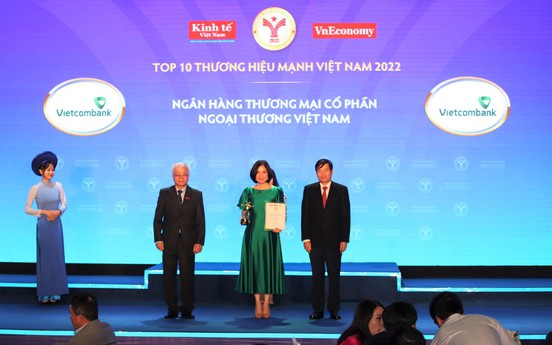 Vietcombank 9 lần liên tiếp có mặt trong Top 10 Thương hiệu mạnh Việt Nam 