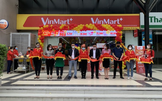 Đi VinMart+ Thanh Xuân Complex Hà Nội mua trà sữa, giao dịch ngân hàng, hòa mạng Reddi 