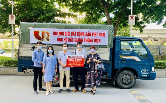 Hội Môi giới Bất động sản Việt Nam ủng hộ Bắc Giang phòng chống dịch Covid-19