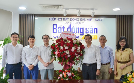 Hiệp hội Bất động sản Việt Nam thăm và chúc mừng Reatimes nhân ngày 21/6