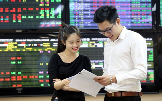 VN-Index khai xuân lên gần 41 điểm, cổ phiếu BĐS đua nhau tăng trần