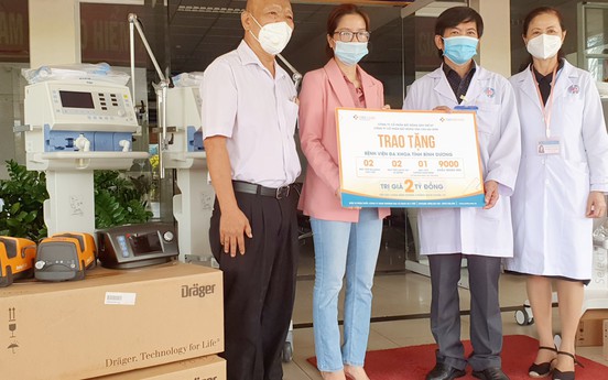 Cen Sài Gòn trao tặng Bình Dương thiết bị y tế trị giá 2 tỷ đồng