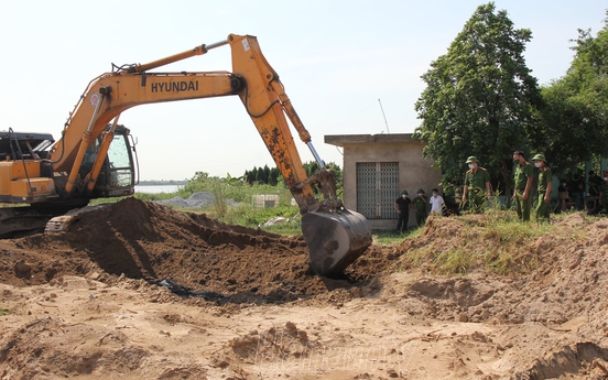 Hà Nam: Phát hiện vụ chôn lấp trái phép hơn 500 tấn chất thải công nghiệp