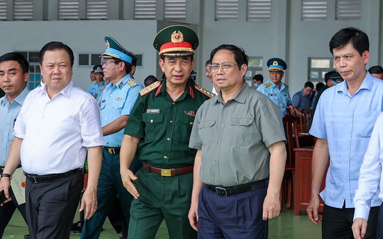 Thủ tướng khảo sát thực địa, chỉ đạo giải quyết tình trạng quá tải sân bay Tân Sơn Nhất