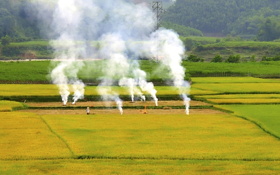 Chiều đông thương khói trên đồng