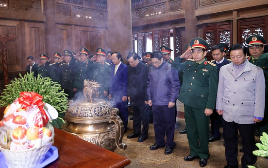 Thủ tướng dâng hương tưởng nhớ Chủ tịch Hồ Chí Minh và phát động Tết trồng cây Xuân Quý Mão