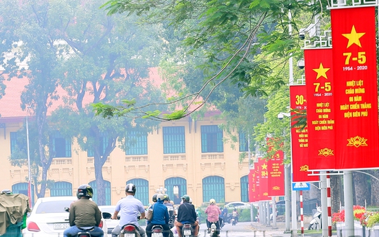 Đường phố Hà Nội rợp cờ hoa chào mừng các ngày lễ lớn của đất nước
