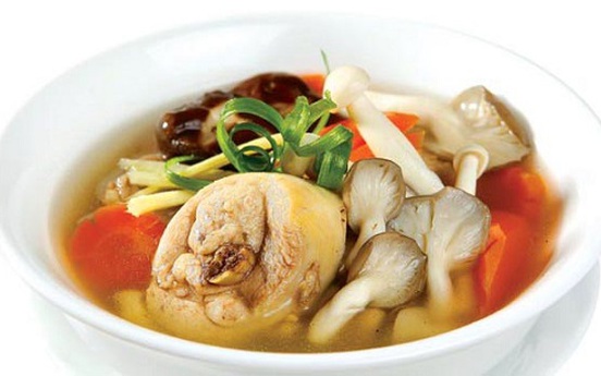 Những món canh ngon cho bé mới tập ăn cơm