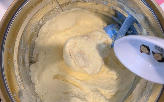 Khách hàng lo lắng khi sữa Similac bị vón cục, có màu và vị lạ