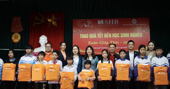 SHB mang Tết ấm đến với trẻ em nghèo vượt khó tỉnh Thái Bình