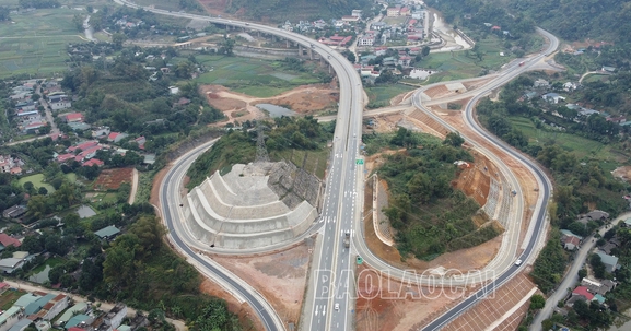 Vận hành thử nút giao IC18 cao tốc Nội Bài - Lào Cai