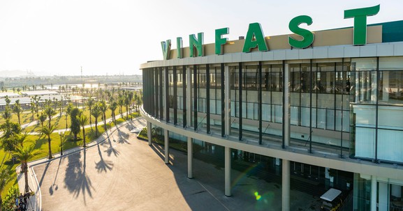 Vinfast nhận hỗ trợ từ Vingroup và ông Phạm Nhật Vượng nhằm dự phòng nguồn vốn, tập trung bứt phá