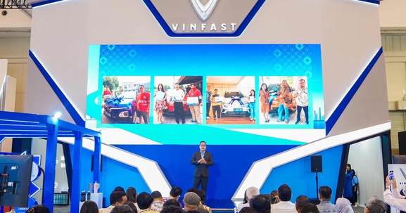 VinFast chính thức bàn giao ô tô điện VF 5 tại Indonesia
