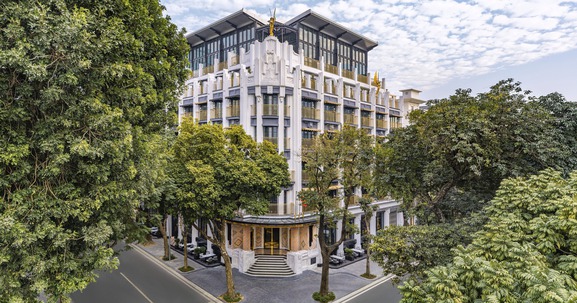 Capella Hanoi lập “hat-trick” giải thưởng trước thềm năm mới 