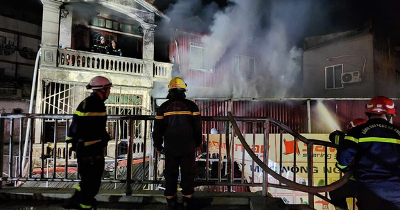 Vụ cháy kinh hoàng tại quán hát Phạm Văn Đồng khiến 11 người thiệt mạng: Chuyên gia chỉ ra cách thoát hiểm khi xảy ra hỏa hoạn