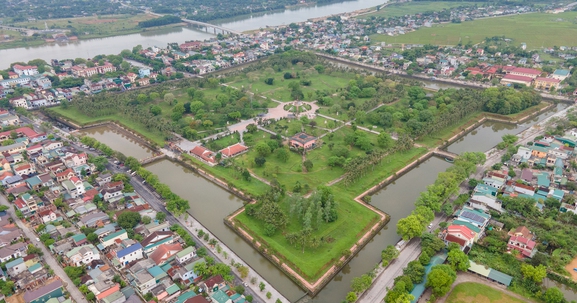 Liên doanh Cảng Quốc tế Mỹ Thuỷ đề xuất hàng loạt dự án tại tỉnh là giao điểm 2 miền Bắc - Nam