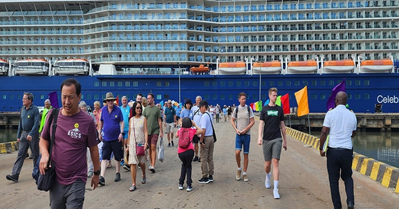 Thừa Thiên Huế: Đón tàu du lịch quốc tế CELEBRITY SOLSTICE tại cảng Chân Mây đầu năm Giáp Thìn 2024