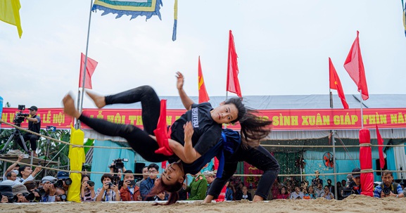 Thừa thiên Huế: Lễ hội truyền thống vật làng Sình