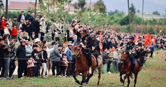 Sôi động Giải Đua Ngựa Shanrila Mường Lò đầu tiên tại Nghĩa Lộ, Yên Bái
