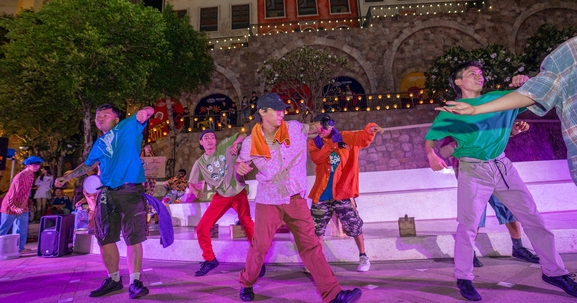 Chợ đêm Vui Phết, Phú Quốc ra mắt show đường phố “Tinh Tươm”