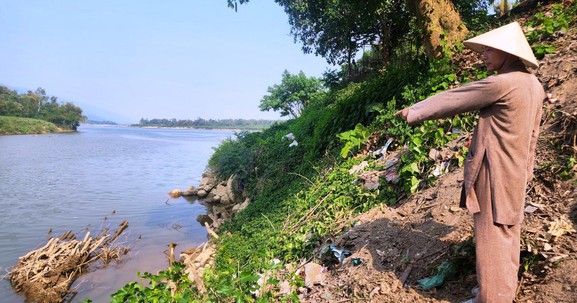 Quảng Nam: Sạt lở đe dọa "xóa sổ" ngôi chùa ở thượng nguồn sông Vu Gia