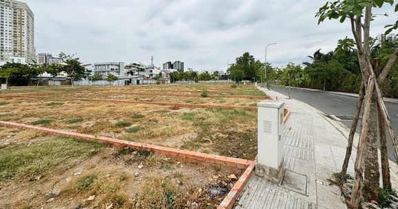 Siết phân lô, bán nền