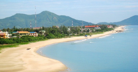 Quảng Bình: Phân bổ 100 tỷ đồng khắc phục khẩn cấp sạt lở bờ biển