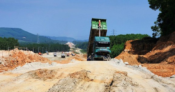 Quảng Ngãi: Nỗ lực bàn giao 100% mặt bằng sạch xây dựng cao tốc trước ngày 30/4