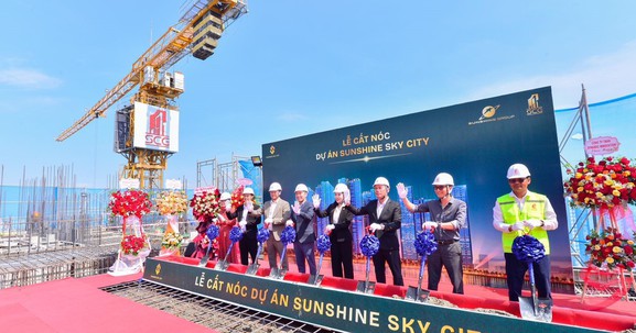 Tổ hợp căn hộ “chuẩn khách sạn ven sông Sài Gòn” - Sunshine Sky City cất nóc toà S4