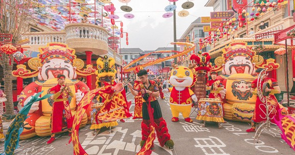 Biển người đổ về phía Đông Hà Nội khám phá vạn trải nghiệm tại “Hong Kong thu nhỏ”
