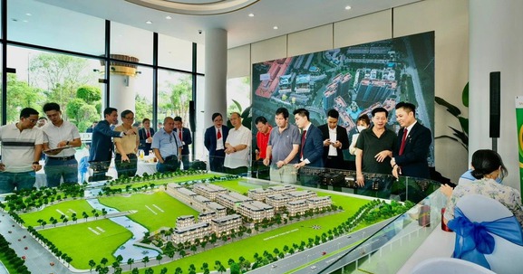 Thị trường bất động sản chờ đợi "cú hích" lớn